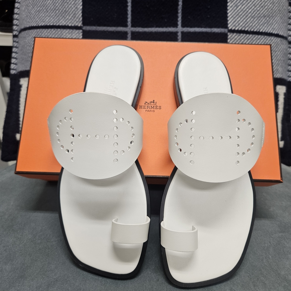 Hermès Hera White Leather Sandals